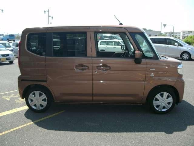 スペーシア ハイブリッドＸ　／衝突被害軽減ブレーキ／車線逸脱警報／アクセル踏み間違い防止／自動ハイビーム／障害物センサー／アダプティブクルーズ／カーテンエアバッグ／スマートキー／両側電動スライドドア／両席シートヒーター／ＬＥＤ（16枚目）