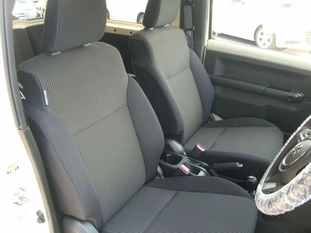 ジムニー ＸＣ　／４ＷＤ／ＡＴ４速／ターボ／衝突被害軽減ブレーキ／車線逸脱警報／アクセル踏み間違い防止／自動ハイビーム／障害物センサー／ＬＥＤライト／両席シートヒーター／スマートキー／ＥＴＣ車載器／純正アルミホイール（11枚目）