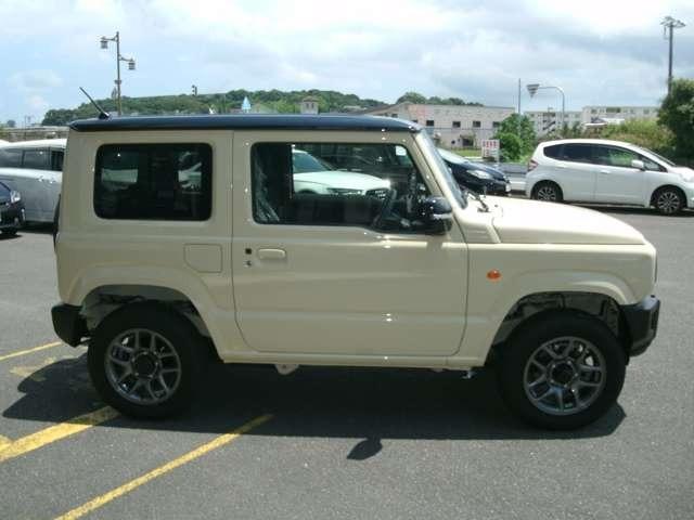 ジムニー ＸＣ　／４ＷＤ／ＡＴ４速／ターボ／衝突被害軽減ブレーキ／車線逸脱警報／アクセル踏み間違い防止／自動ハイビーム／障害物センサー／ＬＥＤライト／両席シートヒーター／スマートキー／ＥＴＣ車載器／純正アルミホイール（19枚目）