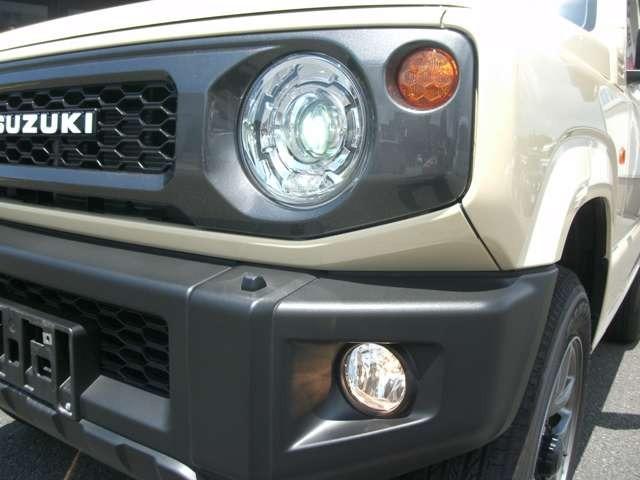 ジムニー ＸＣ　／４ＷＤ／ＡＴ４速／ターボ／衝突被害軽減ブレーキ／車線逸脱警報／アクセル踏み間違い防止／自動ハイビーム／障害物センサー／ＬＥＤライト／両席シートヒーター／スマートキー／ＥＴＣ車載器／純正アルミホイール（23枚目）