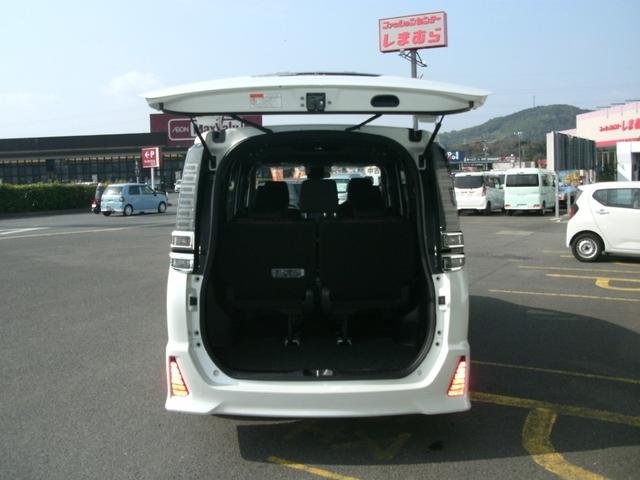 ヴォクシー ＺＳ　純正ＳＤナビ・フルセグＴＶ／バックカメラ／ＥＴＣ／両側電動スライドドア／スマートキー／アルミホイール／レーンアシスト／クルーズコントロール（17枚目）