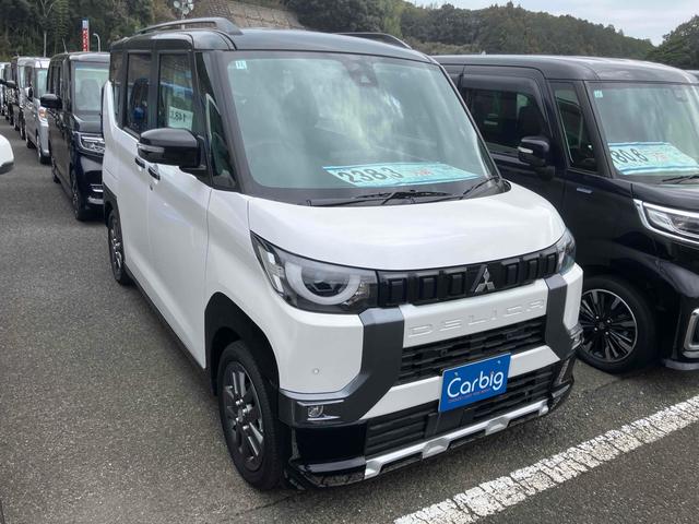 デリカミニ Ｇ　プレミアム　全周囲カメラ　両側電動スライドドア　オートクルーズコントロール　衝突被害軽減システム　オートライト　ＬＥＤヘッドランプ　スマートキー　アイドリングストップ　電動格納ミラー　シートヒーター　ベンチシート（2枚目）