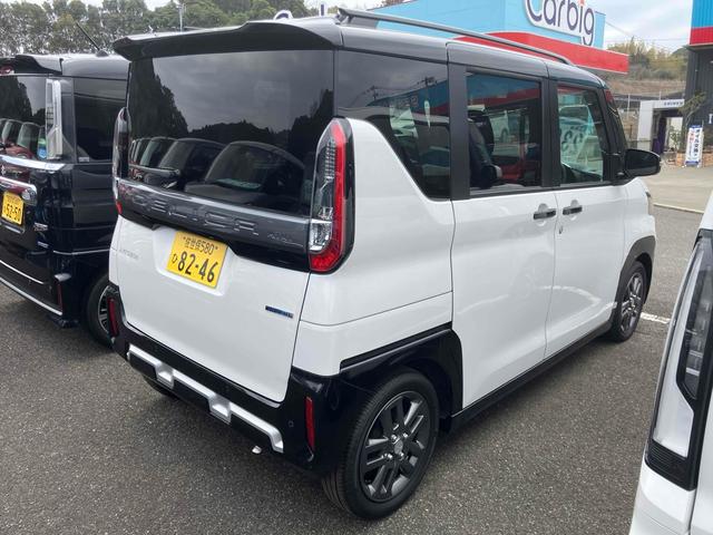 デリカミニ Ｇ　プレミアム　全周囲カメラ　両側電動スライドドア　オートクルーズコントロール　衝突被害軽減システム　オートライト　ＬＥＤヘッドランプ　スマートキー　アイドリングストップ　電動格納ミラー　シートヒーター　ベンチシート（3枚目）
