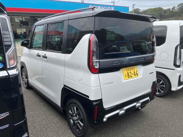 デリカミニ Ｇ　プレミアム　全周囲カメラ　両側電動スライドドア　オートクルーズコントロール　衝突被害軽減システム　オートライト　ＬＥＤヘッドランプ　スマートキー　アイドリングストップ　電動格納ミラー　シートヒーター　ベンチシート（4枚目）