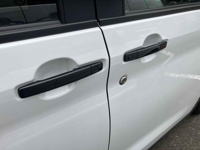 デリカミニ Ｇ　プレミアム　全周囲カメラ　両側電動スライドドア　オートクルーズコントロール　衝突被害軽減システム　オートライト　ＬＥＤヘッドランプ　スマートキー　アイドリングストップ　電動格納ミラー　シートヒーター　ベンチシート（9枚目）