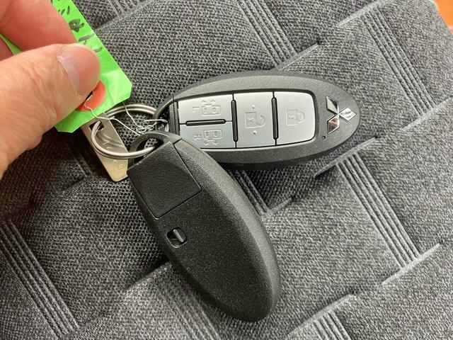 デリカミニ Ｇ　プレミアム　全周囲カメラ　両側電動スライドドア　オートクルーズコントロール　衝突被害軽減システム　オートライト　ＬＥＤヘッドランプ　スマートキー　アイドリングストップ　電動格納ミラー　シートヒーター　ベンチシート（17枚目）