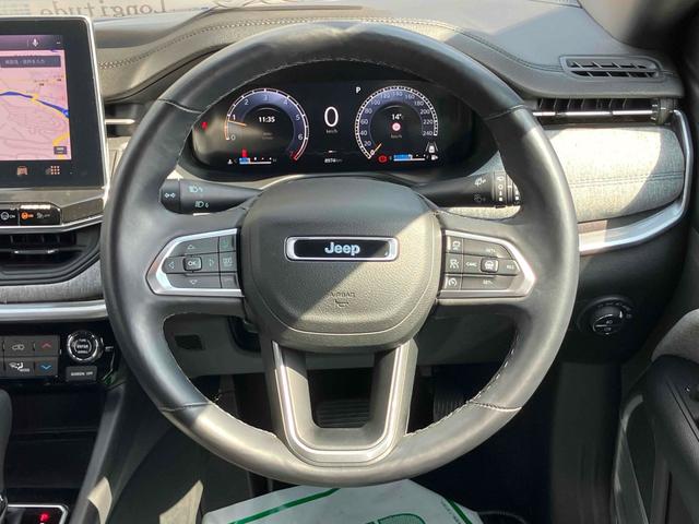 ジープ・コンパス ロンジチュード　ＥＴＣ　バックカメラ　クリアランスソナー　オートクルーズコントロール　レーンアシスト　衝突被害軽減システム　ナビ　ＴＶ　オートライト　ＬＥＤヘッドランプ　ヘッドライトウォッシャー　アルミホイール（3枚目）