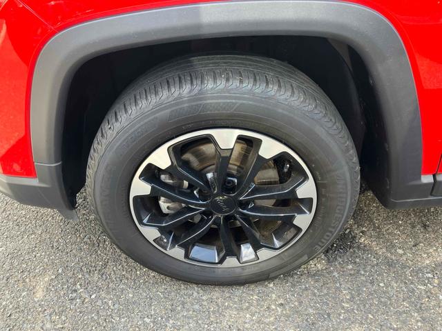 ジープ・コンパス ロンジチュード　ＥＴＣ　バックカメラ　クリアランスソナー　オートクルーズコントロール　レーンアシスト　衝突被害軽減システム　ナビ　ＴＶ　オートライト　ＬＥＤヘッドランプ　ヘッドライトウォッシャー　アルミホイール（20枚目）