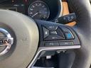高速道路で便利なクルーズコントロール機能が付いていますよ。速度を設定するとアクセルを踏まなくても一定の速度で走ることができるので足を休ませる事ができますね。