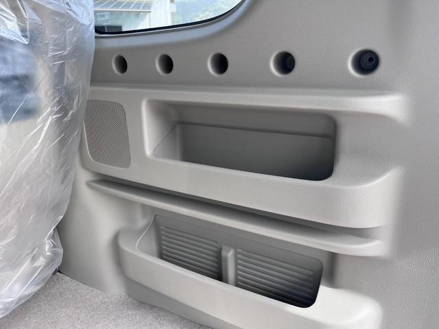 エブリイワゴン ＰＺターボスペシャル　新色グレーカラー　標準ルーフ　両側パワースライドドア　ストラーダフルセグナビＤＶＤ／ＣＤ／ＢＴ　レザー調シートカバー　ＥＴＣ車載器　純正フロアマット　ドアバイザー（35枚目）