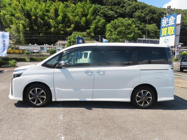 ヴォクシー ZS 煌 アルパインナビ&フリップダウンモニター 両側電動スライドドア 禁煙車 ETC トヨタセフティセンス ドライブレコーダー ETC レーンアシスト エアロ 3列シート 7人乗り(5枚目)