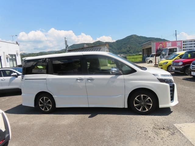 ヴォクシー ZS 煌 アルパインナビ&フリップダウンモニター 両側電動スライドドア 禁煙車 ETC トヨタセフティセンス ドライブレコーダー ETC レーンアシスト エアロ 3列シート 7人乗り(7枚目)