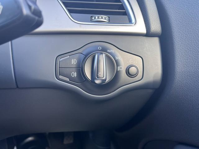 Ａ４ ２．０ＴＦＳＩクワトロ　Ｓラインパッケージ　４ＷＤ　ハーフレザー　左右パワーシート　禁煙車　１８インチ純正アルミホイール（30枚目）