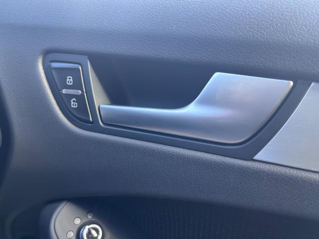 Ａ４ ２．０ＴＦＳＩクワトロ　Ｓラインパッケージ　４ＷＤ　ハーフレザー　左右パワーシート　禁煙車　１８インチ純正アルミホイール（31枚目）