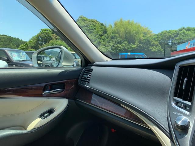 ハイブリット ロイヤルサルーン 衝突被害軽減ブレーキ 横滑り防止 DVDナビ地デジ Bluetooth 全周囲カメラ バックカメラ ETC アルミホイール パワーシート シートヒーター ABS(17枚目)