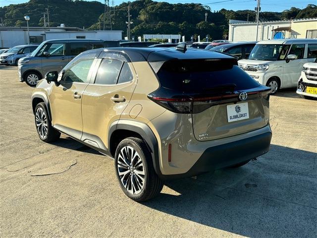 ヤリスクロス ハイブリッドＺ　６エアＢ・Ｆ席半革シートＨ・Ｄ席Ｐシート・ＬＥＤ・ＡハイＢ・プリクラッシュＳ・車線逸脱・誤発進・レーダーＣ・ＡリトラＭ・Ｂｌｕｅｔｏｏｔｈ・バックカメラ（10枚目）