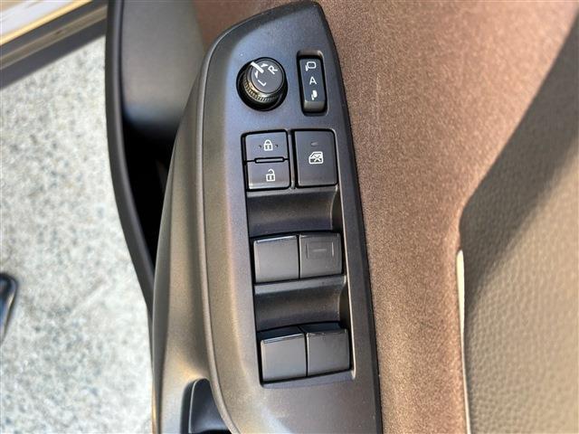 ヤリスクロス ハイブリッドＺ　６エアＢ・Ｆ席半革シートＨ・Ｄ席Ｐシート・ＬＥＤ・ＡハイＢ・プリクラッシュＳ・車線逸脱・誤発進・レーダーＣ・ＡリトラＭ・Ｂｌｕｅｔｏｏｔｈ・バックカメラ（15枚目）