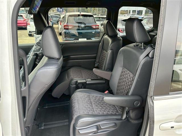 ヴォクシー ハイブリッドS-Z(11枚目)