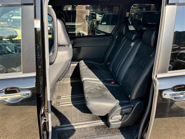 ヴォクシー ＺＳ　煌ＩＩＩ（4枚目）