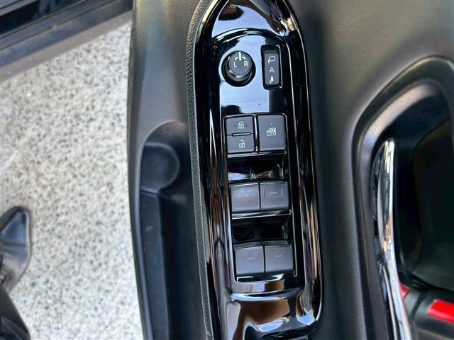 ヴォクシー ＺＳ　煌ＩＩＩ（16枚目）