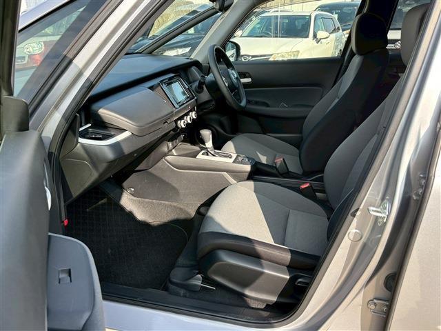 フィット ｅ：ＨＥＶベーシック（3枚目）