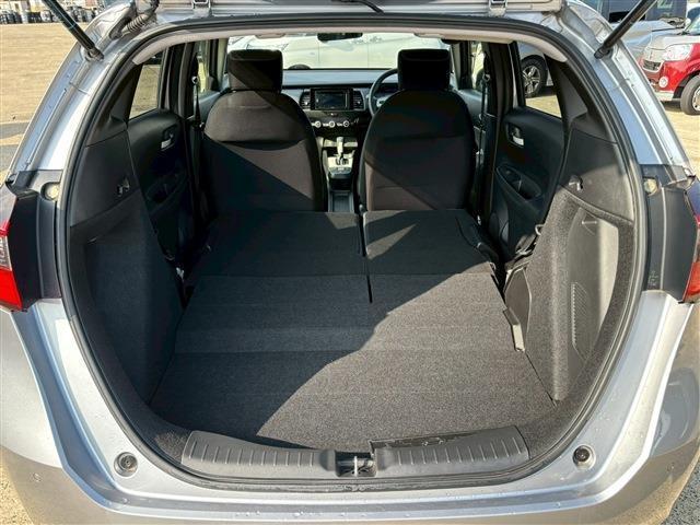 フィット ｅ：ＨＥＶベーシック（6枚目）