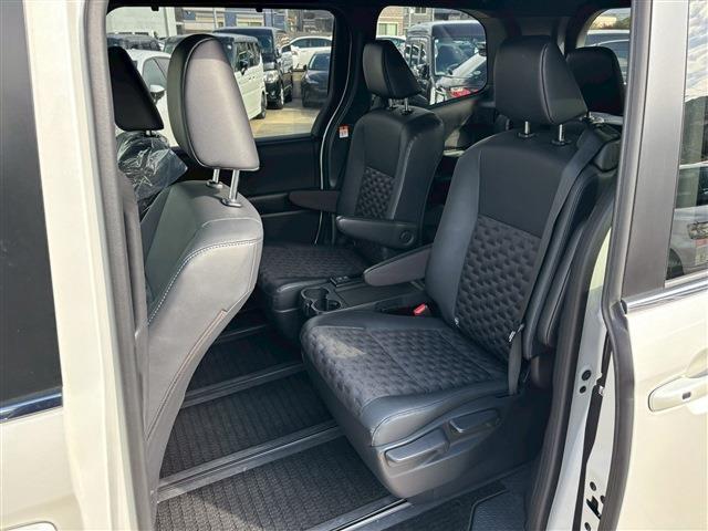 ヴォクシー ハイブリッドＺＳ（4枚目）