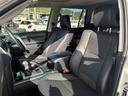 ランドクルーザープラド TX Lパッケージ パワーウィンドウ パノラミックルーフ アルミ 盗難防止装置 LEDヘッドライ ESC スマキー 3列 ナビTV メモリナビ Bモニター 4WD車 レザー ETC車載器 フルセグ地デジTV エアコン 中古車画像_4