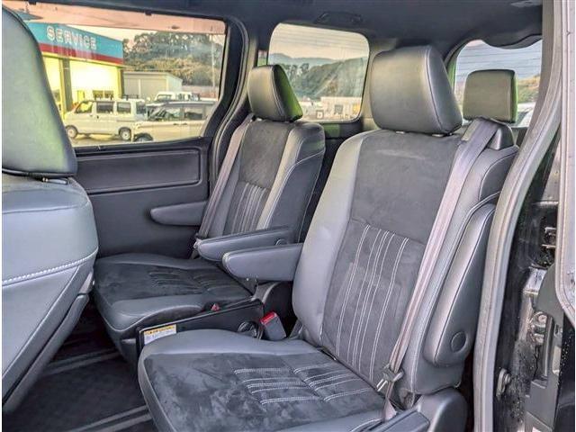 エスクァイア ハイブリッドGi ブラックテーラード(4枚目)