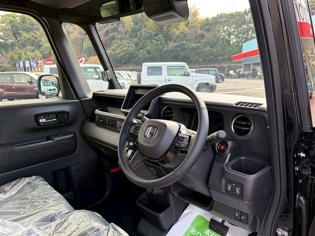 N-BOXカスタム 0.6 ブラックスタイル(7枚目)