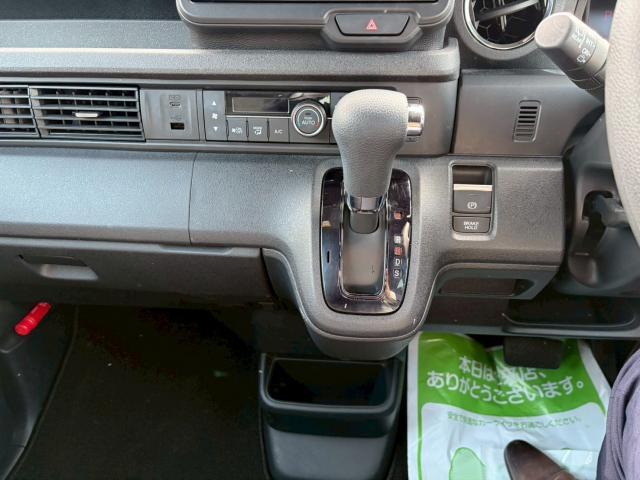 Ｎ－ＢＯＸカスタム ０．６　ホンダセンシング　８型ナヒ（20枚目）