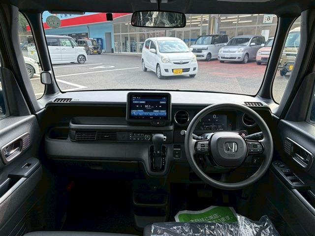 Ｎ－ＢＯＸカスタム ０．６　ホンダセンシング　８型ＤＡ（8枚目）