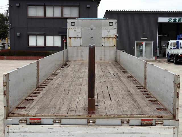クオン 　２５ｔ　平ボデー　４軸低床　総輪エアサス　７方開　ＡＴ車　ＱＫＧ－ＣＧ５ＺＥ（9枚目）