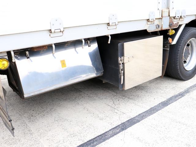 クオン 　２５ｔ　平ボデー　４軸低床　総輪エアサス　７方開　ＡＴ車　ＱＫＧ－ＣＧ５ＺＥ（23枚目）