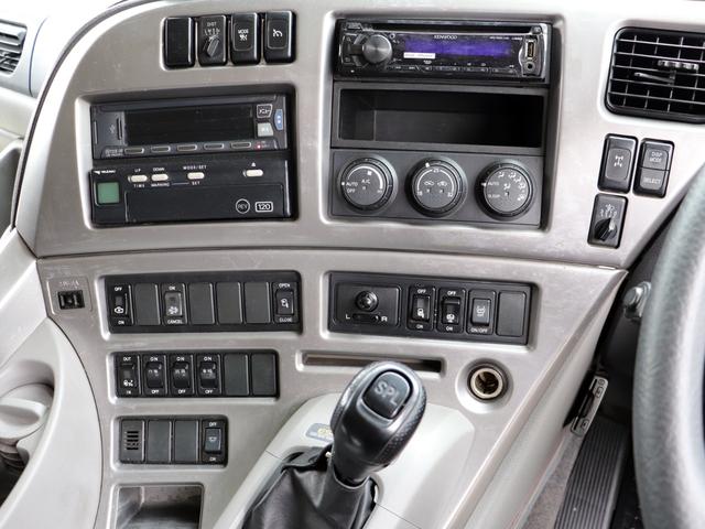 クオン 　２５ｔ　平ボデー　４軸低床　総輪エアサス　７方開　ＡＴ車　ＱＫＧ－ＣＧ５ＺＥ（51枚目）