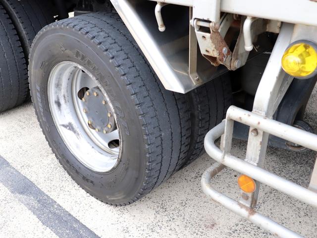 クオン 　２５ｔ　平ボデー　４軸低床　総輪エアサス　７方開　ＡＴ車　ＱＫＧ－ＣＧ５ＺＥ（61枚目）