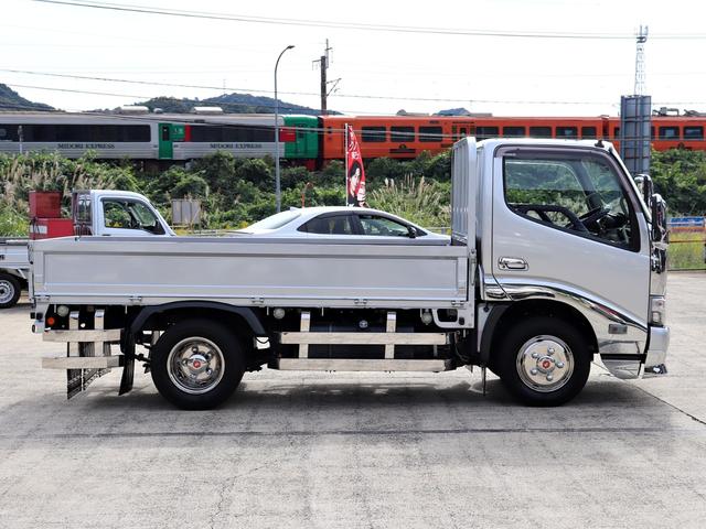 デュトロ 2t 平ボデー 全低床 標準 10尺 TKG-XZU605M(20枚目)