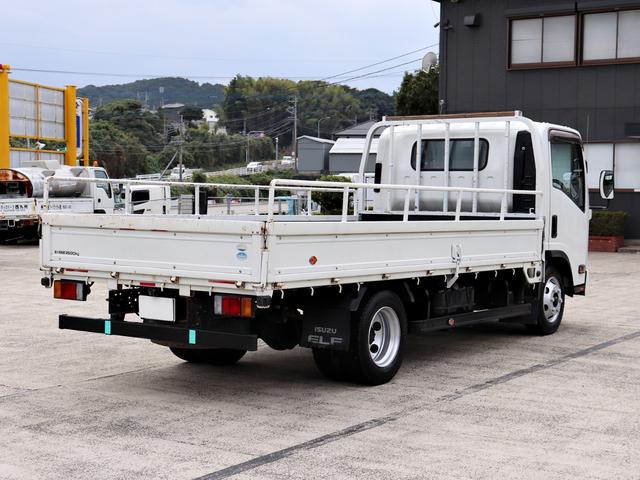 エルフトラック 　３．５ｔ　平ボデー　全低床　ワイドロング　ＴＫＧ－ＮＰＲ８５ＡＲ（2枚目）