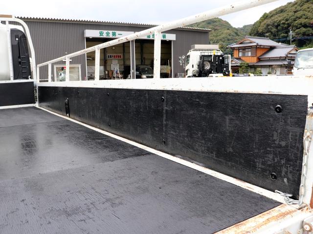 エルフトラック 　３．５ｔ　平ボデー　全低床　ワイドロング　ＴＫＧ－ＮＰＲ８５ＡＲ（8枚目）