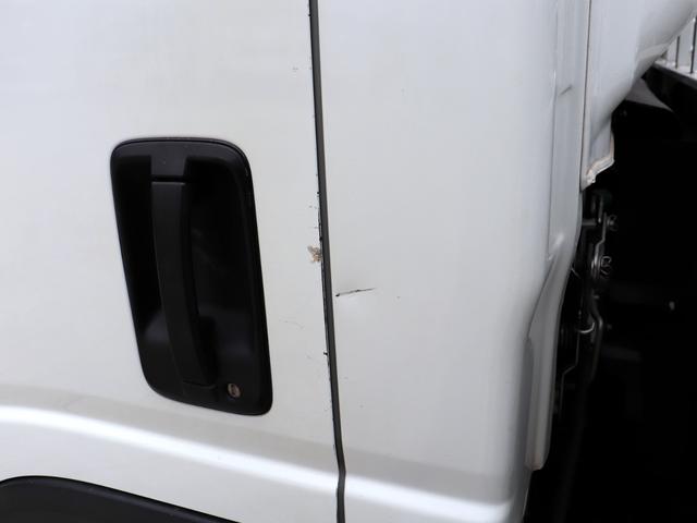 エルフトラック 　３．５ｔ　平ボデー　全低床　ワイドロング　ＴＫＧ－ＮＰＲ８５ＡＲ（23枚目）