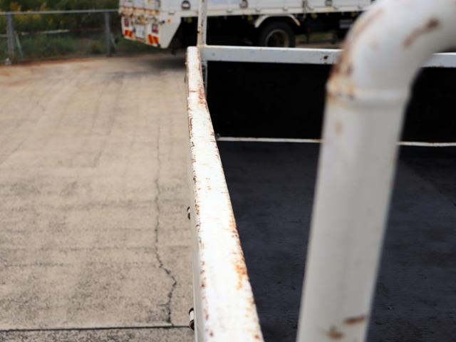 エルフトラック 　３．５ｔ　平ボデー　全低床　ワイドロング　ＴＫＧ－ＮＰＲ８５ＡＲ（26枚目）