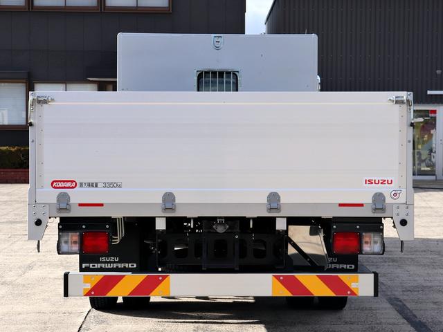 フォワード 　４ｔ　平ボデー　ワイド　６２００　ベッド付　アルミブロック　ＡＴ車　２ＲＧ－ＦＲＲ９０Ｓ２（3枚目）