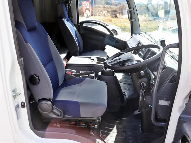 フォワード 　４ｔ　平ボデー　ワイド　６２００　ベッド付　アルミブロック　ＡＴ車　２ＲＧ－ＦＲＲ９０Ｓ２（4枚目）