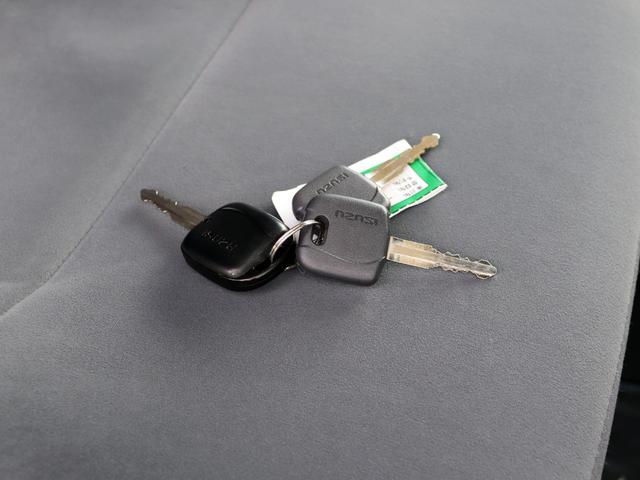 フォワード 　４ｔ　平ボデー　ワイド　６２００　ベッド付　アルミブロック　ＡＴ車　２ＲＧ－ＦＲＲ９０Ｓ２（7枚目）