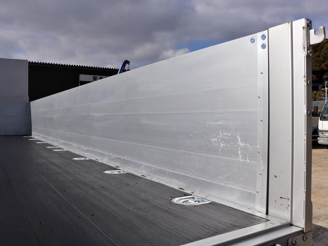 フォワード 　４ｔ　平ボデー　ワイド　６２００　ベッド付　アルミブロック　ＡＴ車　２ＲＧ－ＦＲＲ９０Ｓ２（9枚目）