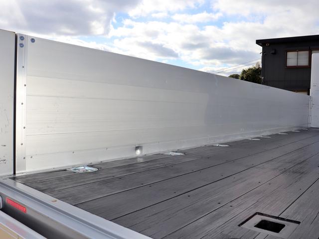 フォワード 　４ｔ　平ボデー　ワイド　６２００　ベッド付　アルミブロック　ＡＴ車　２ＲＧ－ＦＲＲ９０Ｓ２（10枚目）