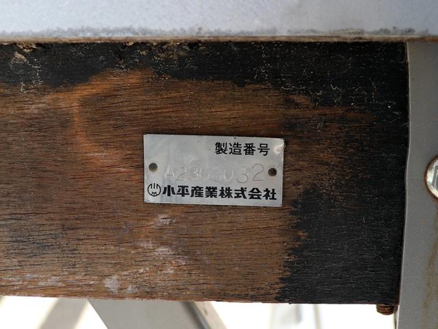 フォワード 　４ｔ　平ボデー　ワイド　６２００　ベッド付　アルミブロック　ＡＴ車　２ＲＧ－ＦＲＲ９０Ｓ２（16枚目）