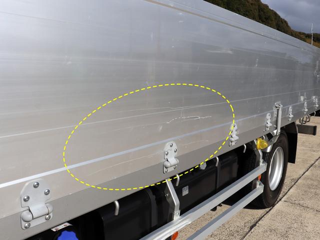 フォワード 　４ｔ　平ボデー　ワイド　６２００　ベッド付　アルミブロック　ＡＴ車　２ＲＧ－ＦＲＲ９０Ｓ２（18枚目）