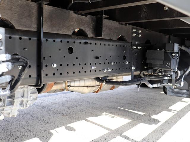 フォワード 　４ｔ　平ボデー　ワイド　６２００　ベッド付　アルミブロック　ＡＴ車　２ＲＧ－ＦＲＲ９０Ｓ２（20枚目）