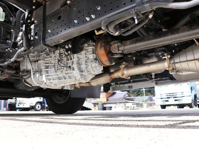 フォワード 　４ｔ　平ボデー　ワイド　６２００　ベッド付　アルミブロック　ＡＴ車　２ＲＧ－ＦＲＲ９０Ｓ２（27枚目）